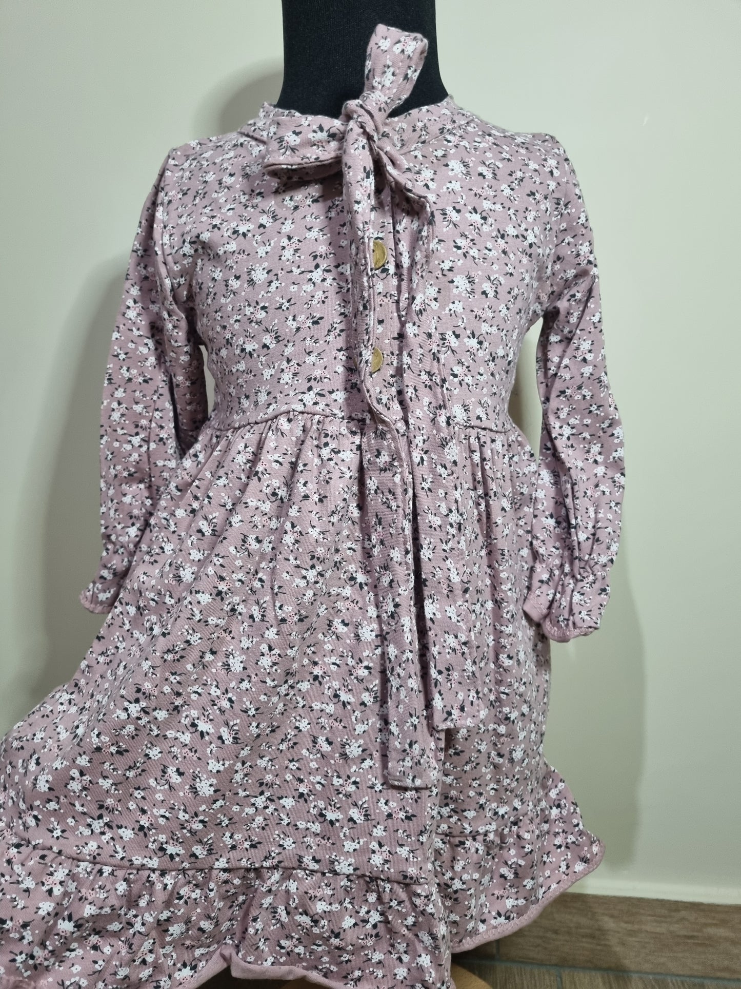 Long sleeve dress with flowers
