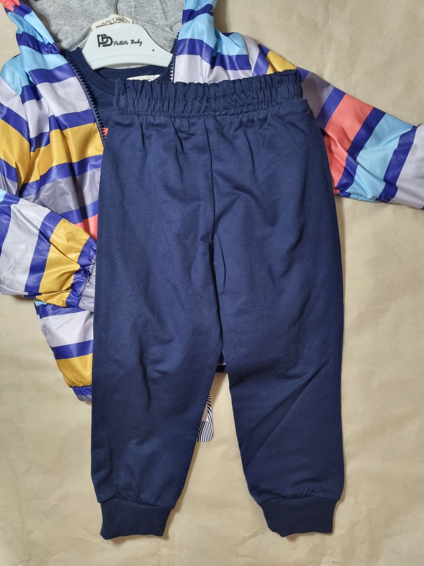 Set with long sleeves and jacket for a boy